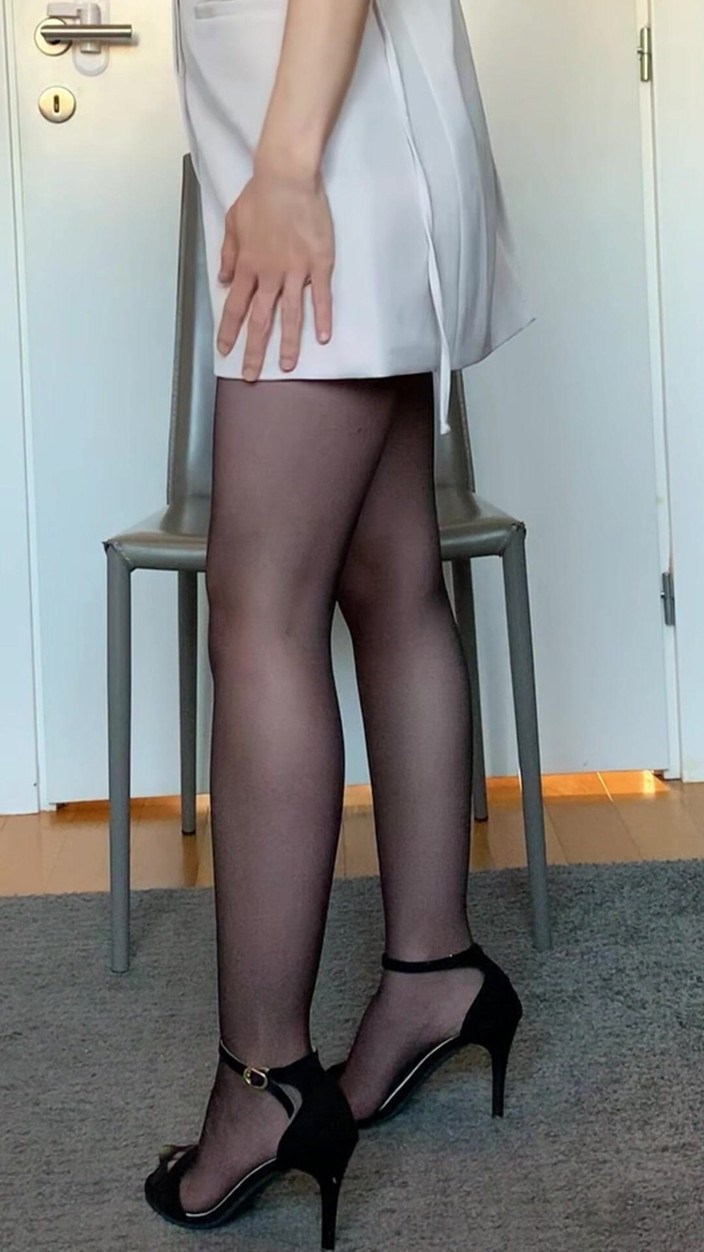 AmateurWifeXx: Part 1 - the Wife Married and She Made a Peeking Show...