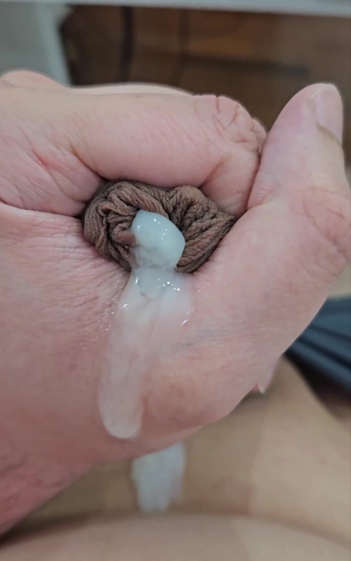 Lkdick8: Giovane si masturba e sborra