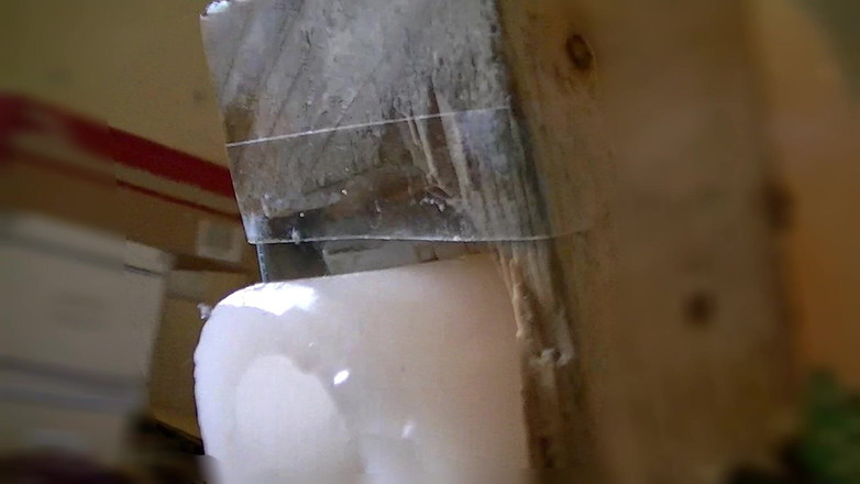 Mark Hannes: 裸のフレッシュライトで大量の精液を使ったマスターベーション、オーガズム中に