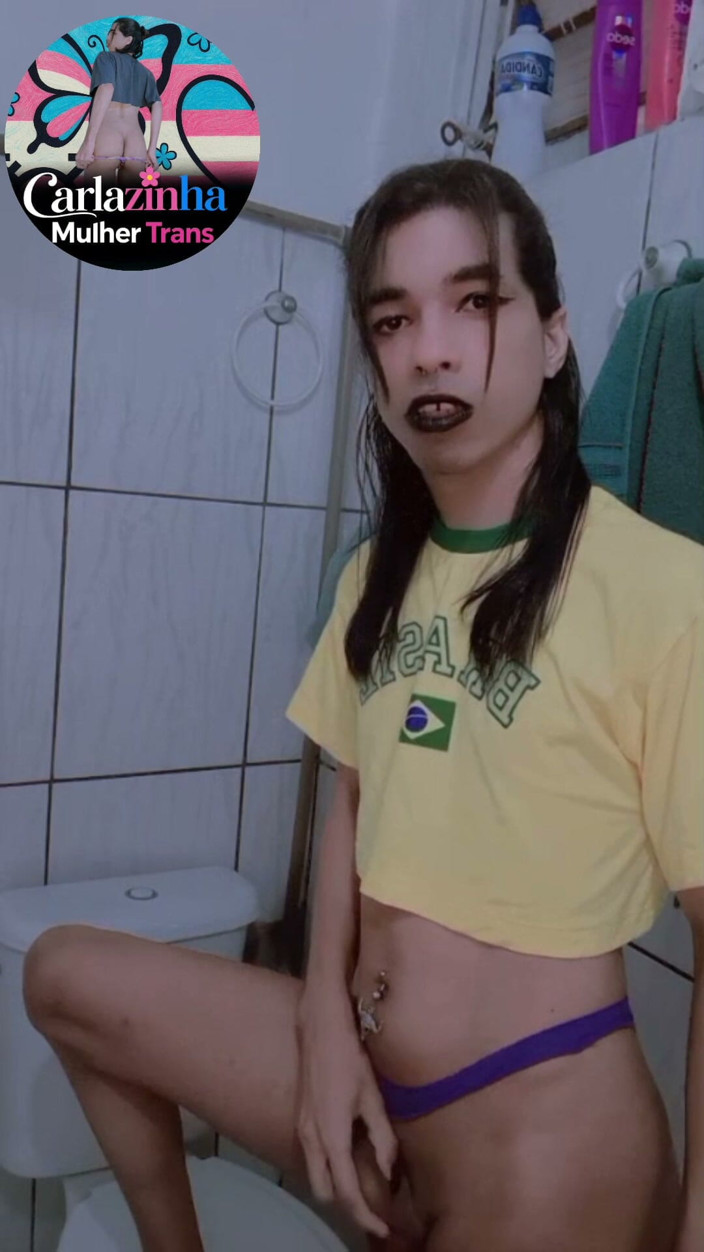 Srta. Carla: เธอเป็นนักเขียน ผู้หญิงข้ามเพศเปลือย และชอบอมควย