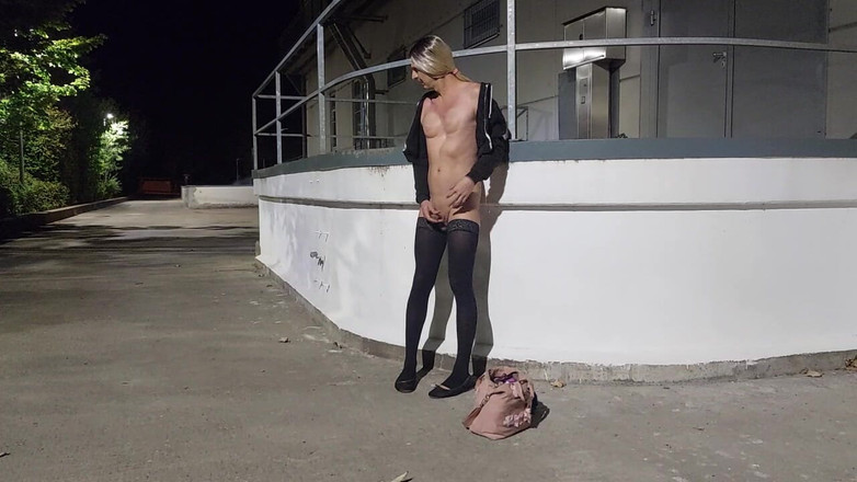 sweetfeet29: 야외에서 바이브레이터로 발정난