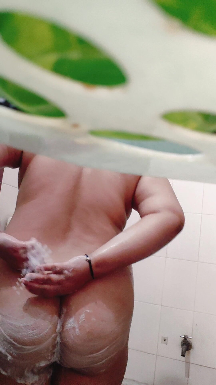 Erotic Genie: Sesja łazienkowa