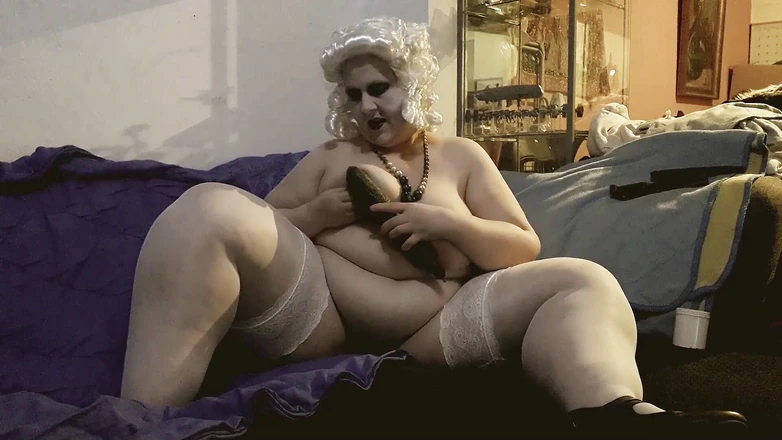 Theotryl Karcelyne: Lady Karcelyne masturbate