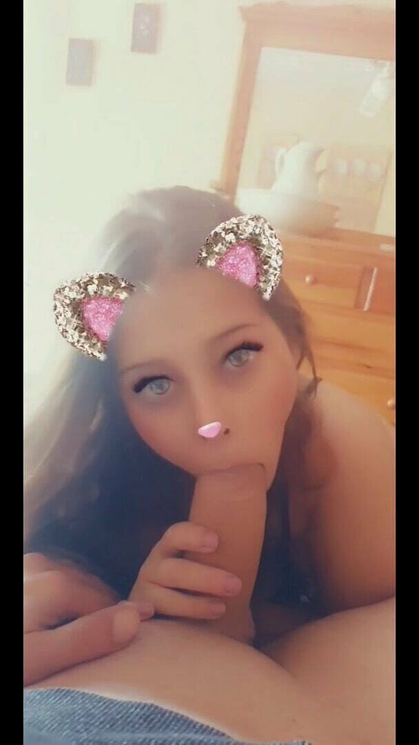 Holycandy: 자지를 빨아주는 19살 소녀