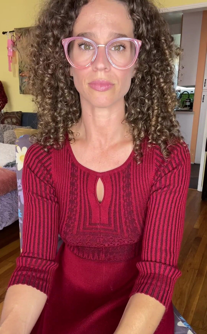 VibeWithMommy: キャンディが戻ってきて、とてもいたずらっ子だ!!彼女はどうしても自分を抑えられず、セラピストに会いに行き、結局何をしたか想像してみて