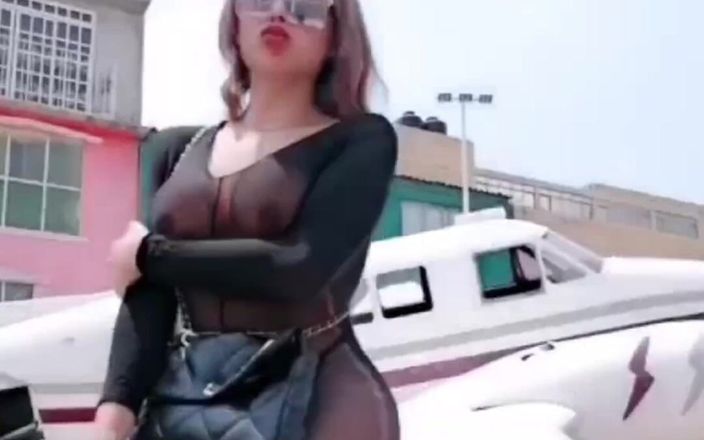 Barbietransxxxx: 나는 항상 내가 한 일, 그리고이 경우에 좋은 일을하는 특정 매력을 느꼈다, 자신을 발정나게.