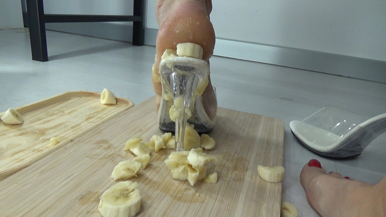 AnnaBUST: I Crush Bananas with My High Heels