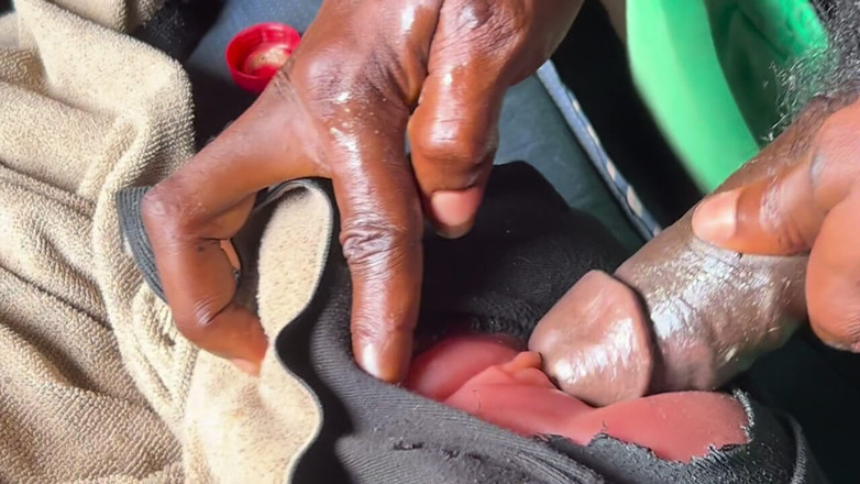 Bangcum8: Çok derin amcık tam sürtük büyük büyük yarağı titreştiriyor