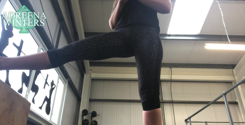 Adreena Winters: Швидкий сеанс тренажерного залу перед днем адміністратора