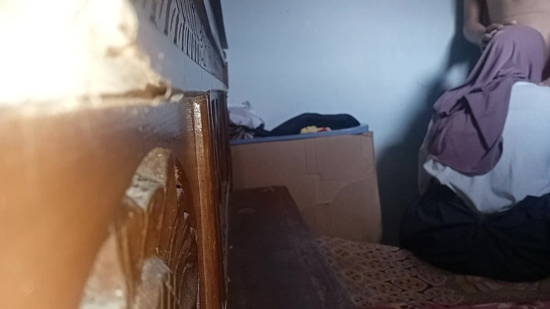 Famly sex: Můj nevlastní bratroch seděl v pokoji mé švagrové.