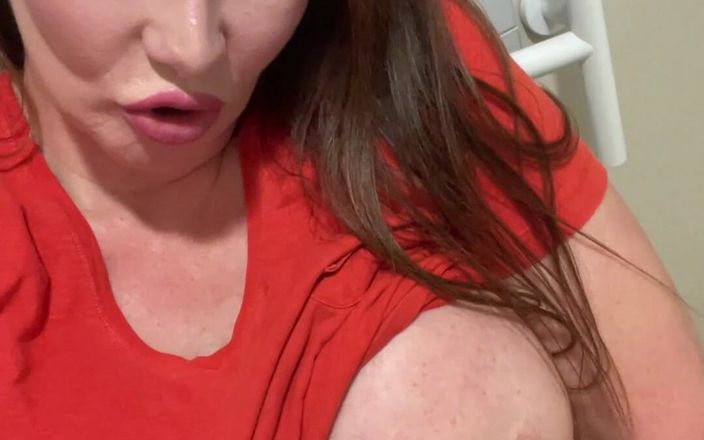 Sophie James: ¡Shhhh estaba desesperado por orinar y tocarme tan arriesgado!