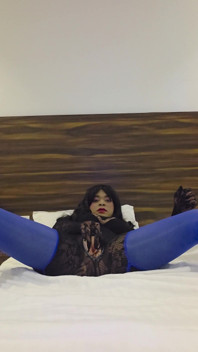 Adaa Si masturba e gioca con la figa