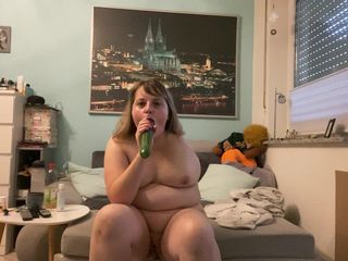 One Arm Girl: Fucking my little pussy with an big cucumber