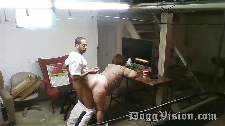 DoggVision: Uctívání zadku hotelové služky z kundičky do pusy