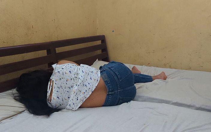 Romiii176: Mucama india en su último día secreto