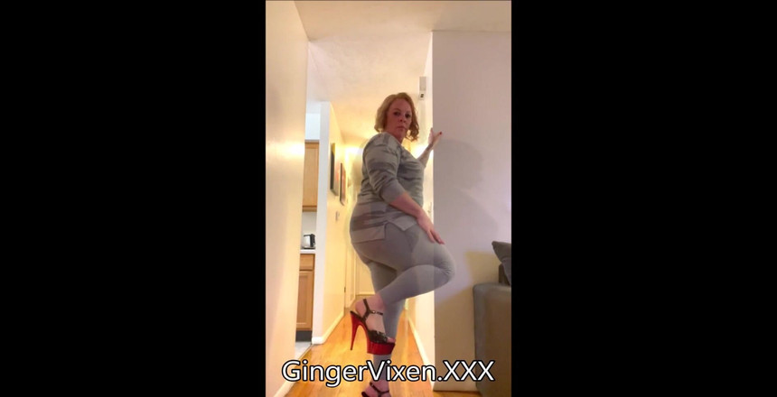 GingerVixen.XXX: Thực hành đi bộ trong những đôi giày cao gót trước khi...