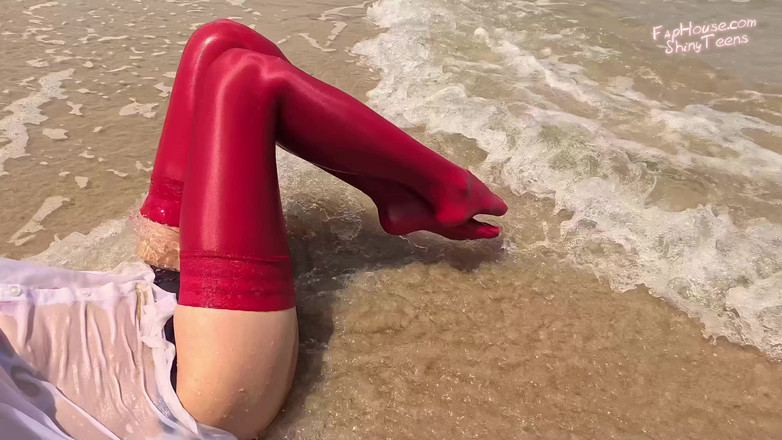 Shiny teens: Sahilde 859 parlak kırmızı taytlı çorap 2