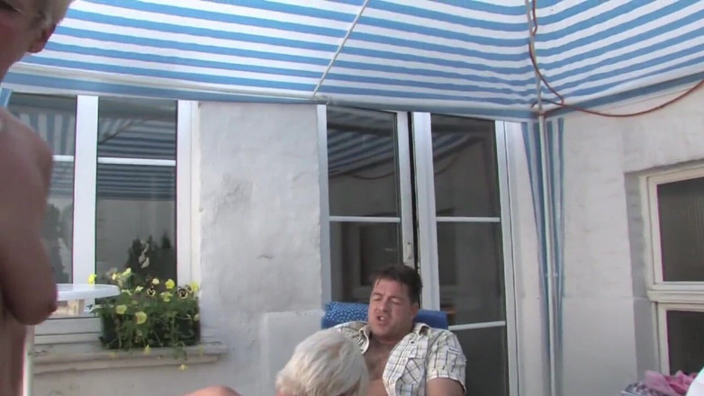 Slutty Milf: Hard fuck action in outdoor with mature chick
