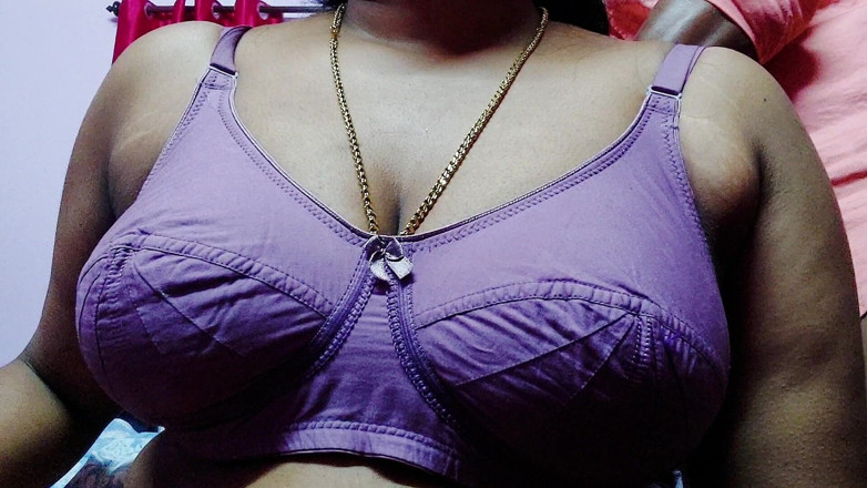 Desi Mohini: Pembantu rumah miang MILF desi Mohini berkongkek dengan pemilik muda