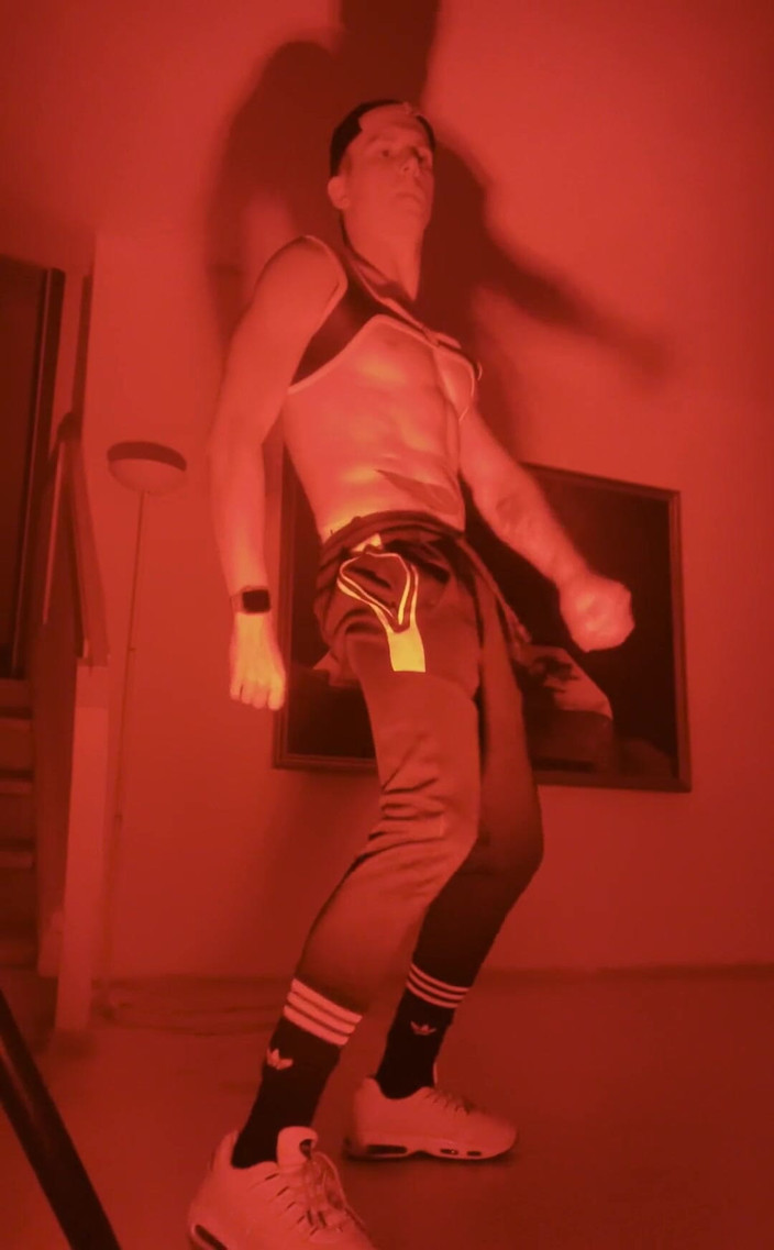 Falcon Al: Ini adalah lagu favoritku, menari panas untukmu