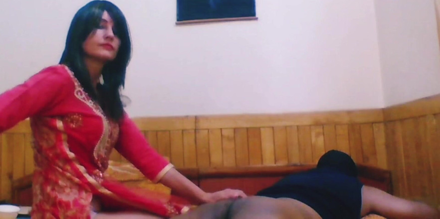 Bolly Karma: 害羞的女孩性感地热情地在我身上移动手