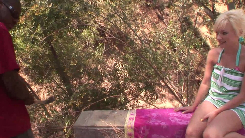 SEXUAL SIN: 穿着黑色场景做爱-3_mature丰满的金发女郎Nora skyy和她的黑人朋友在农村做爱