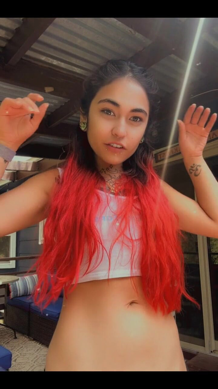 lilRavenFox: Chi è la troie-ginocchia?