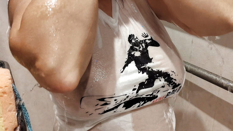 Emma_Alex: Wet T-shirt Babe