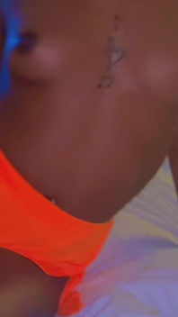 Shuga Avry Yoni Pink présente le roi tut