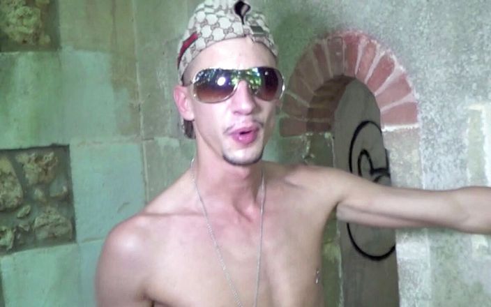 Crunch Boy: French twink fucked by Arab with XXL cock outdoor