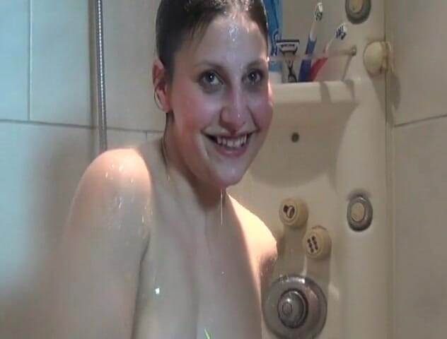 Flash Model Amateurs: Amateur brunette with small tits blows cock in the bathroom
