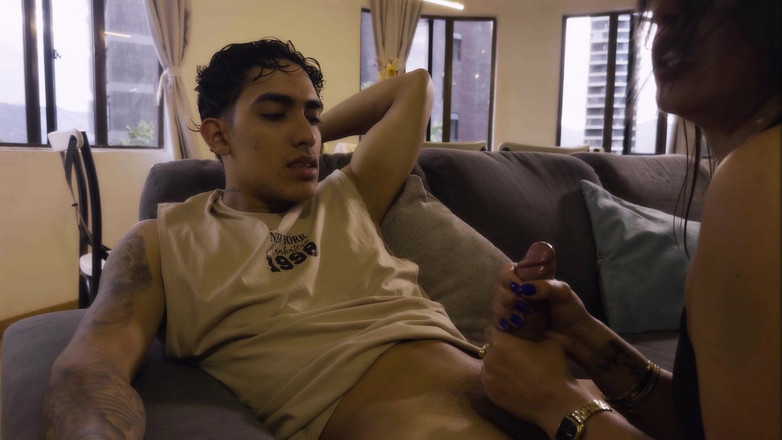 Kylei Ellish: 夫は結婚記念日に私を去り、私は彼の運転手の大きな太ったチンポを犯して復讐することにしました