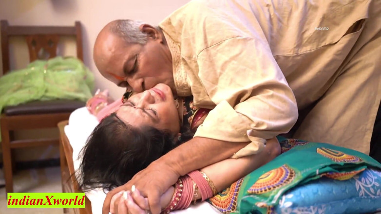 Indian Xshot: Gangster tua mengongkek ibu tiri saya yang cantik! Seks ibu...