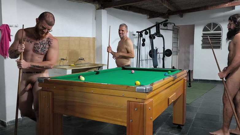 carmonaoficial: Chơi với bạn bè khỏa thân