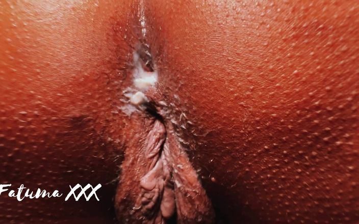 BongoXXX: Ébano Fatuma XXX tiene coño gordo