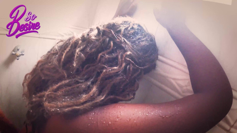 Psodesire: Uprostřed sprchy jsem šukal tu zlobivou holku, která se ukazovala, dal...