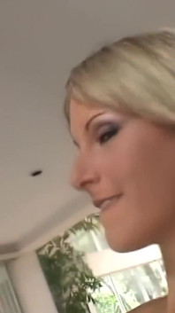 Amigo kız bebek Courtney Simpson büyük yarağı amına alıyor