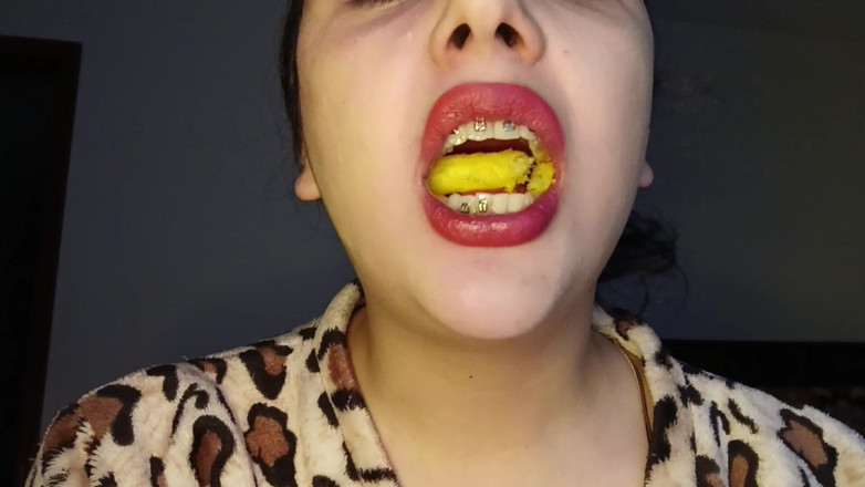 Golden domme: Žvýkat Cheetos POV Uvula