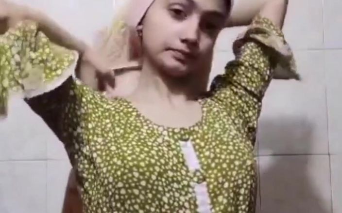CollegeTeenCouple: Bạn trai của tôi đã ghi lại camshow khỏa thân của...