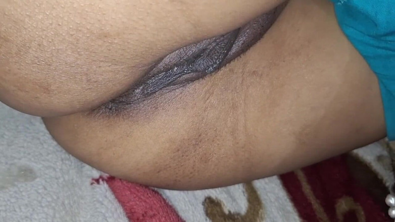 hot suman: अकेली लड़की इतनी दूधिया चूत और बड़ी चूत को चोदना चाहती है नग्न शरीर