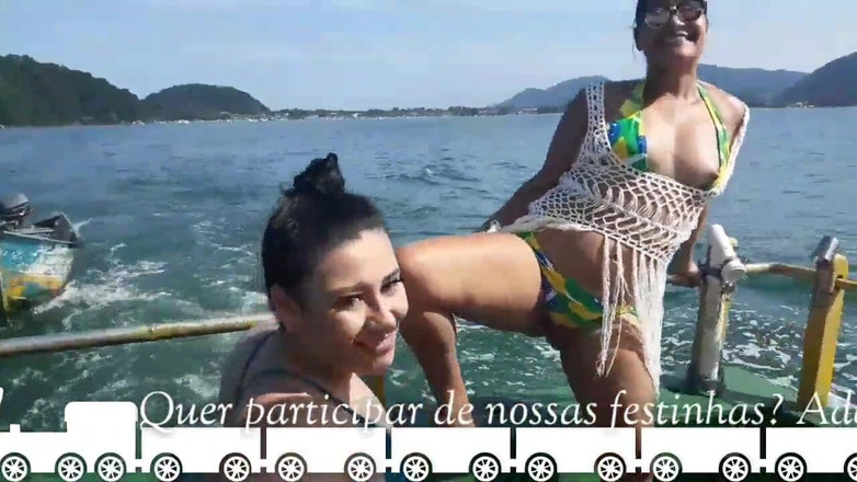 Paty Bumbum: Exhibitionism på båten offentligt med Paty Butt och hennes styvcousin...