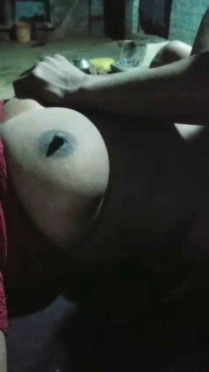 Rakhi3e: Mój przyjaciel tak bardzo mnie pieprzy