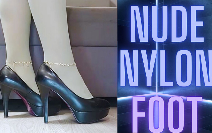 Monika Nylon: (110) Stopy W Beżowych Nylonach