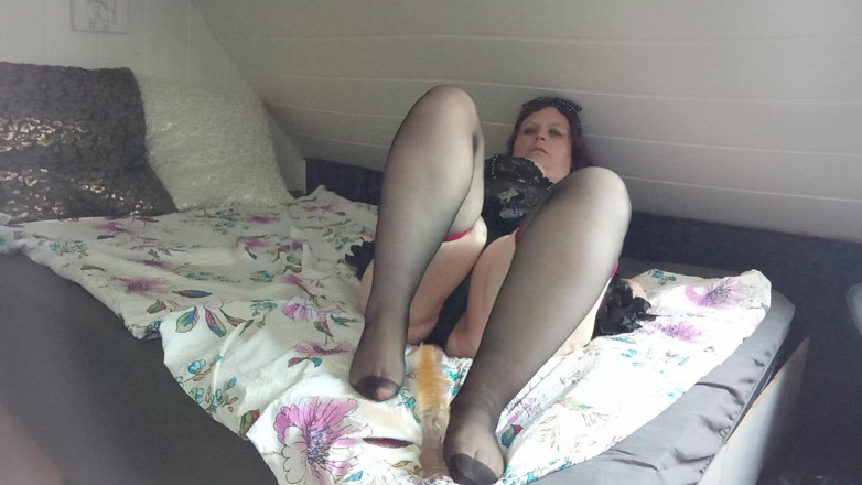 tammara big: Footjob