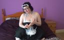 Horny vixen: Francuska pokojówka jebanie 10-calowy dildo