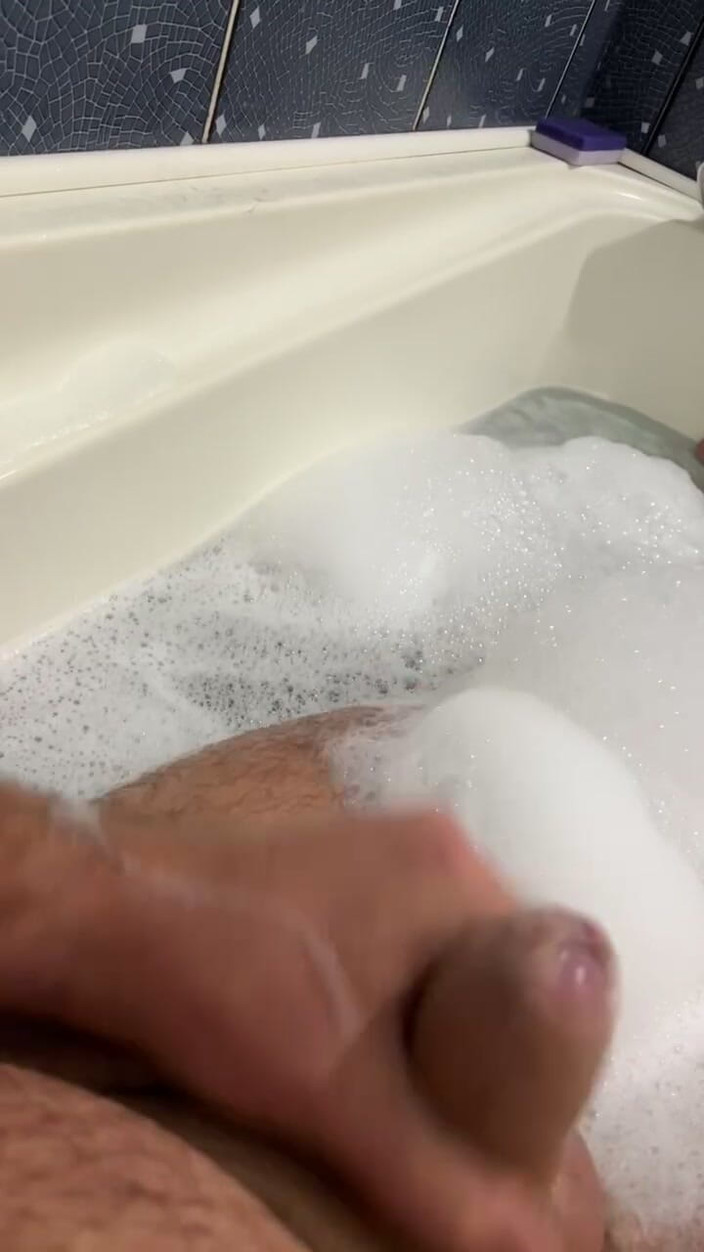 Erni: Walonko en la bañera