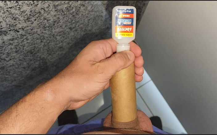 Straight Daddy Club: Zakar lurus besar tersangkut dikongkek penuh dengan Glue.