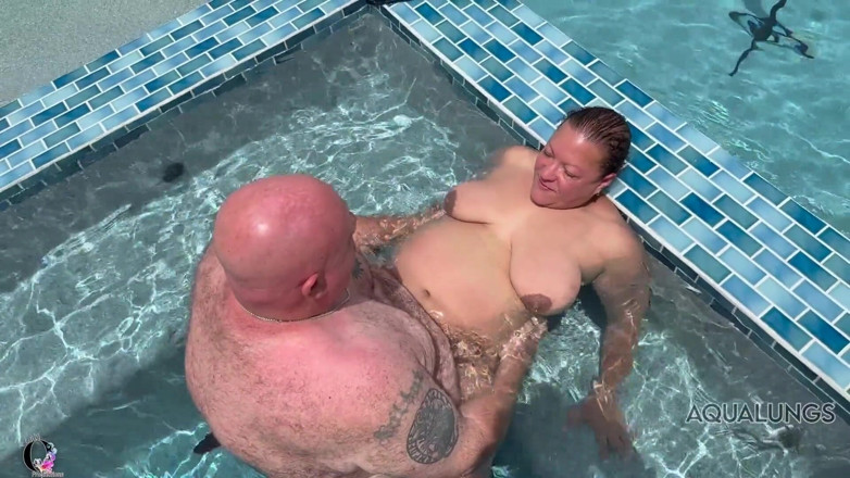 Lady O: Fucking in the Pool
