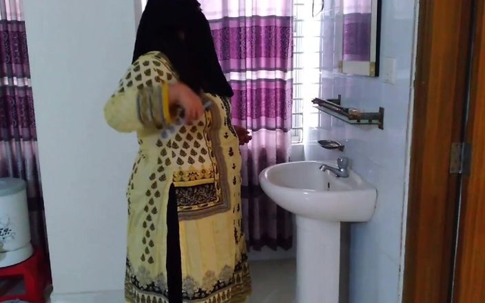 Aria Mia: Mătușă pakistaneză futută de vecinul sexy când era gata să...