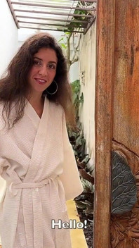 Housewife Repairman with Her Pussy and Went for a Walk with His Cum on Her Face in the Streets